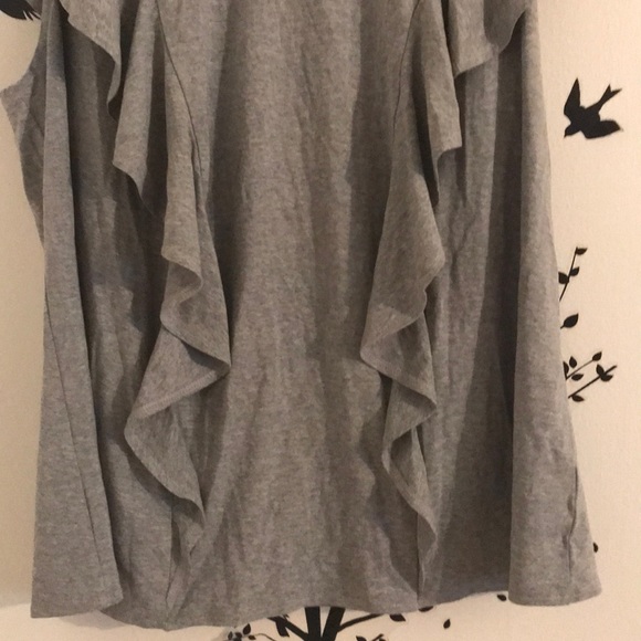 NWT Ruffles Top - Picture 3 of 3